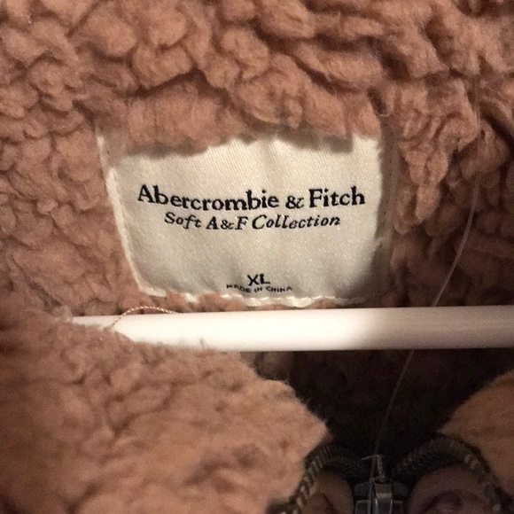 NEW Abercrombie and Fitch Sherpa pull over l - Picture 3 of 4